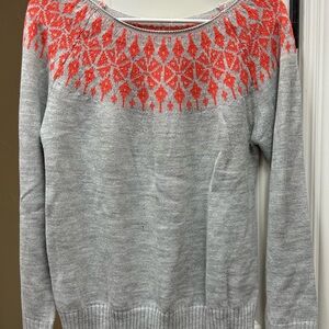 Light weight sweater with yolk design